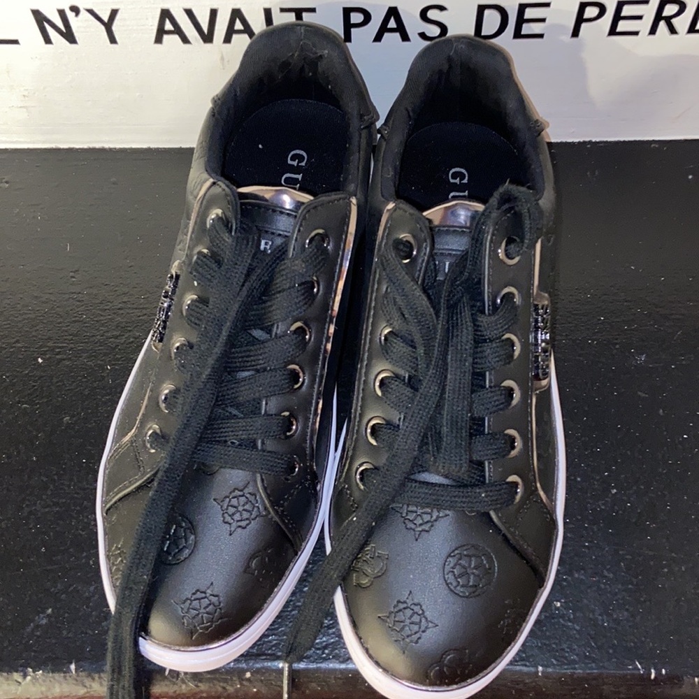 GUESS ⭐️authentic ⭐️ - Picture 2 of 7